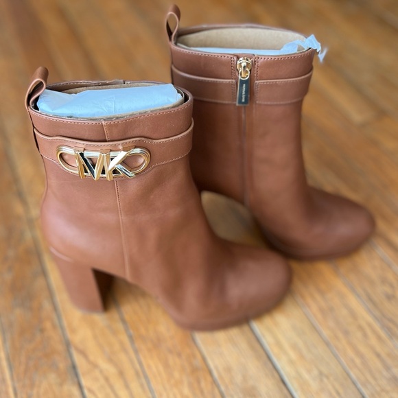 NWOB Michael Kors Parker Platform Booties Size 8 - Picture 4 of 5